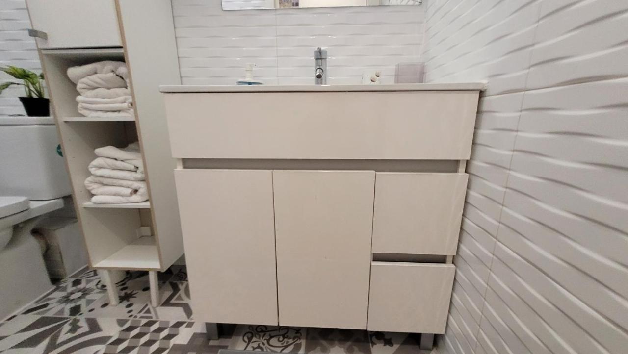 Apartaments B O D Collblanc L'Hospitalet de Llobregat Bagian luar foto