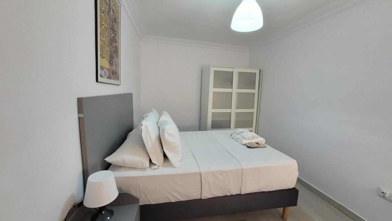 Apartaments B O D Collblanc L'Hospitalet de Llobregat Bagian luar foto